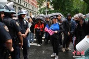 梦见搓澡美国多地举行“没有国王”抗议活动