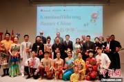 梦见搓澡“多彩中华”文艺演出亮相柏林