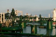 梦见搓澡国际油价周二收高 地缘政治担忧与美元走弱双重支撑
