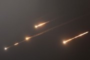 梦见搓澡伊朗以导弹齐射回应以色列的大规模袭击